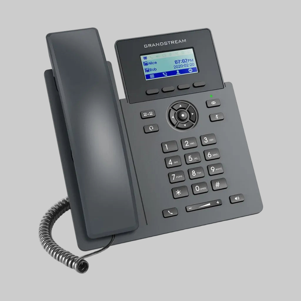 Teléfono SIP Grandstream GRP2601 en ángulo diagonal con teclado, pantalla iluminada y cable espiral