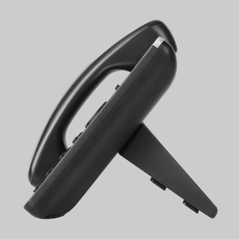 Perfil lateral del teléfono IP Grandstream GXP1610 mostrando diseño ergonómico y base inclinada para escritorio