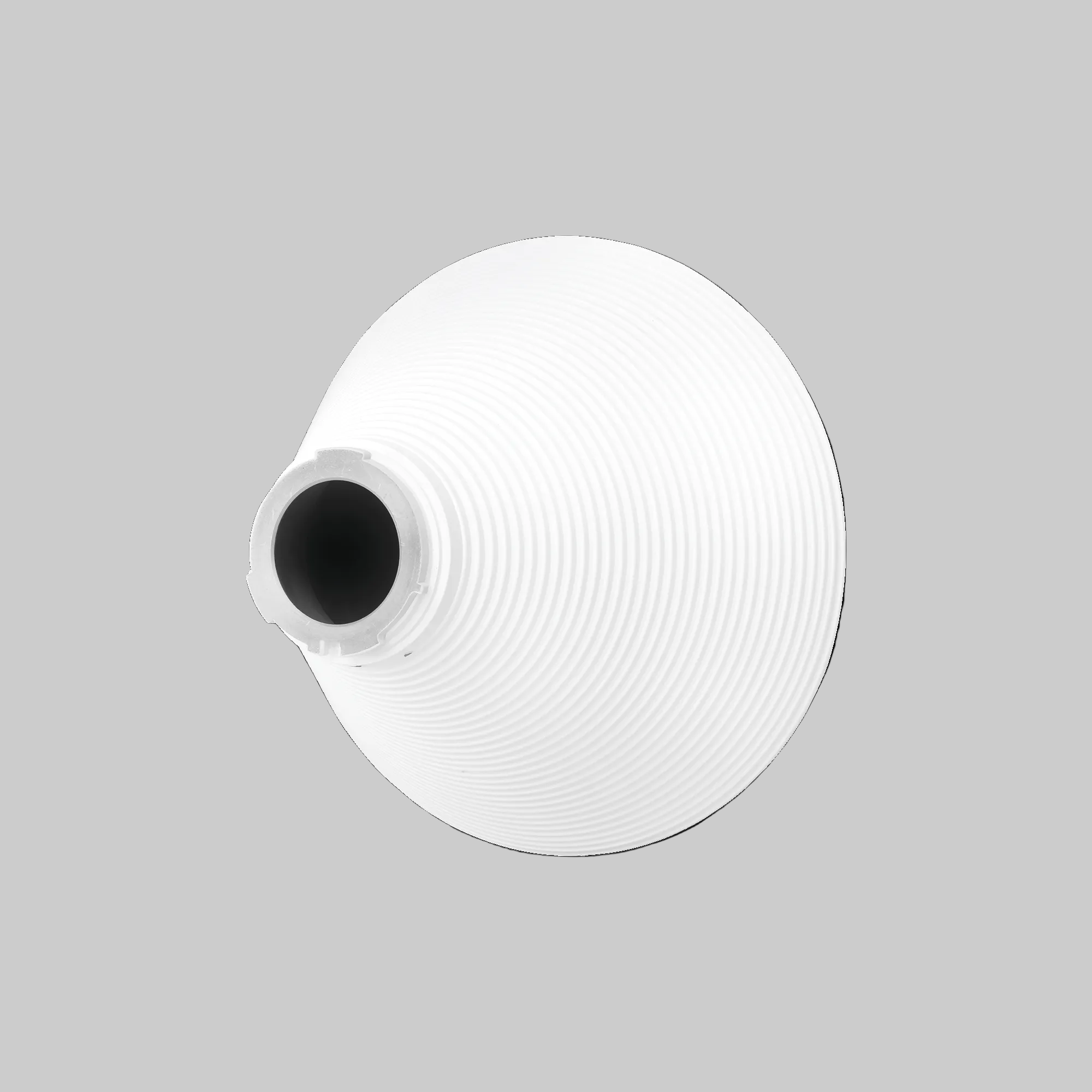 Antena Ubiquiti Horn 5-30 parte trasera con conexión para radio airMAX instalación en torre exterior