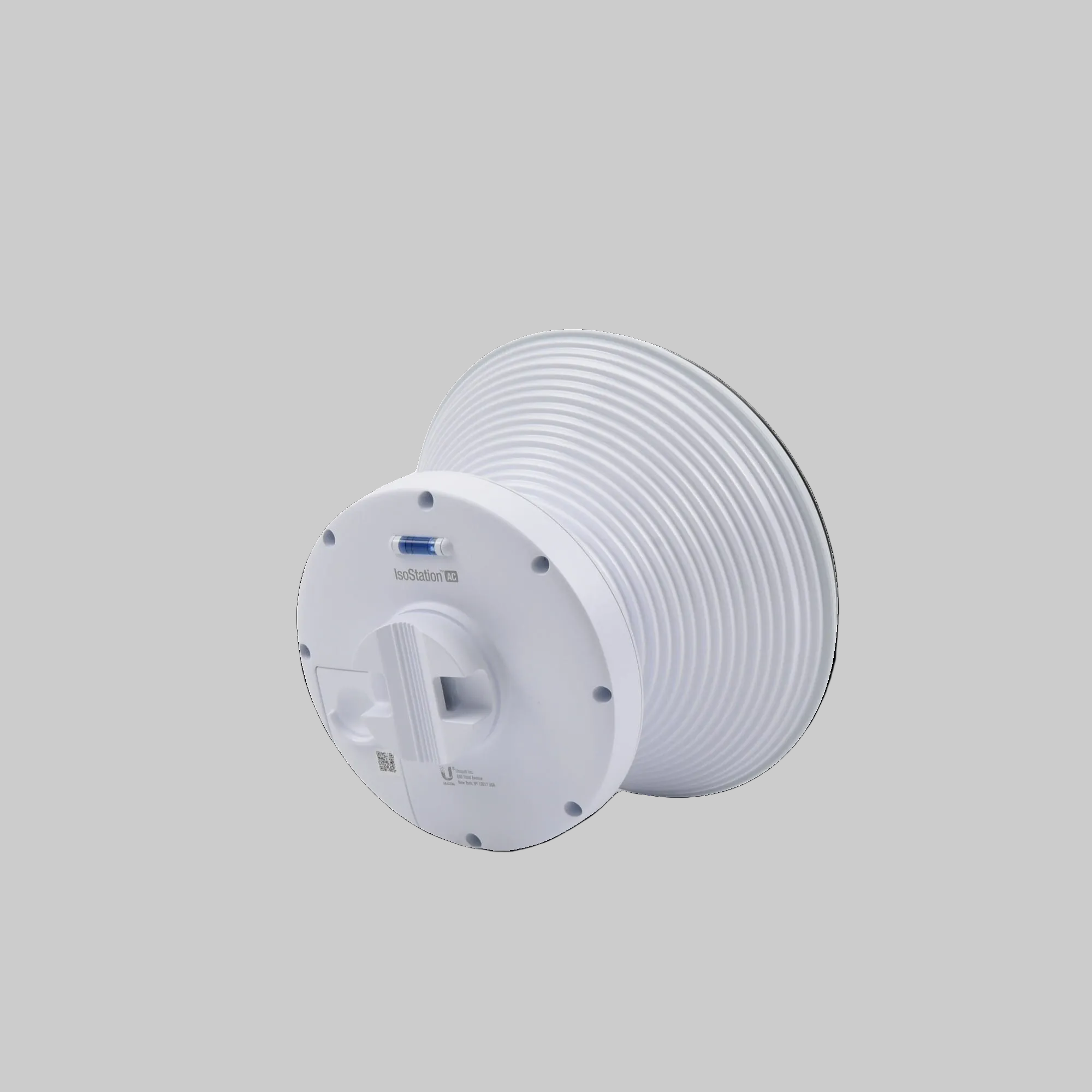 Ubiquiti IsoStation AC vista trasera completa con sistema de montaje y carcasa resistente para exterior