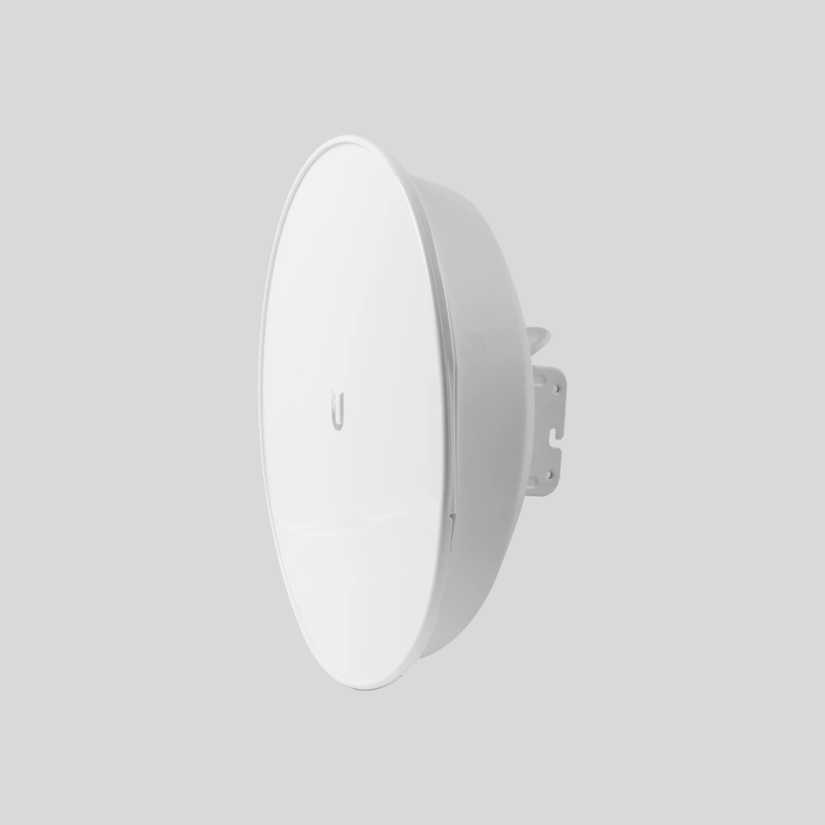 antena ubiquiti 5ghz con aislamiento rf vista frontal lateralizada y carcasa profunda para enlace estable