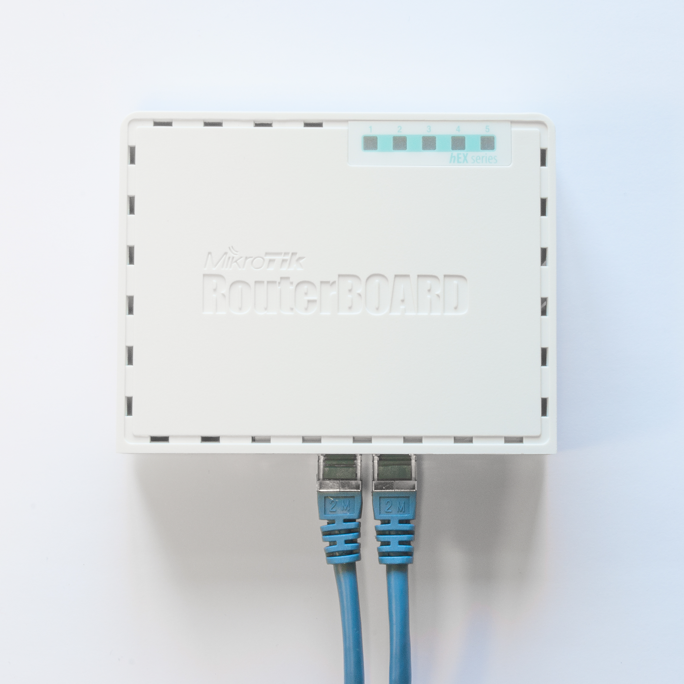 Router Mikrotik RB750Gr3, hEX RouterBoard, Blanco Y Turquesa Lic Niv 4