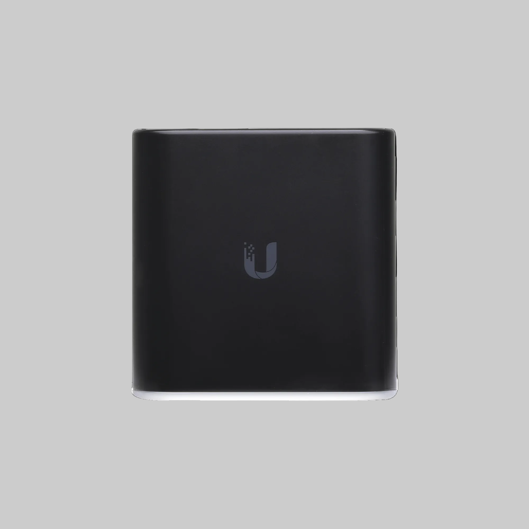 Router WiFi Ubiquiti AirCube AC negro vista frontal con logo minimalista para redes empresariales estables