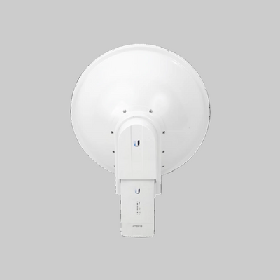 Antena direccional airFiber con sistema de montaje central y diseño optimizado para backhaul inalámbrico profesional