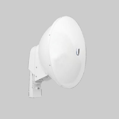 Antena airFiber 23 dBi vista lateral con soporte metálico ajustable para instalación en mástil exterior