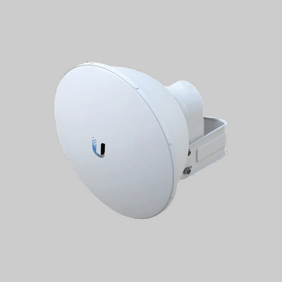 Antena airFiber 5GHz 23 dBi con reflector circular y radio integrado para enlaces inalámbricos de alta capacidad
