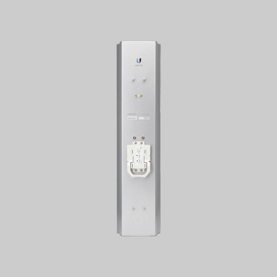 antena AirMax 5AC 21 dBi con montaje ajustable lateral para torre o mástil exterior