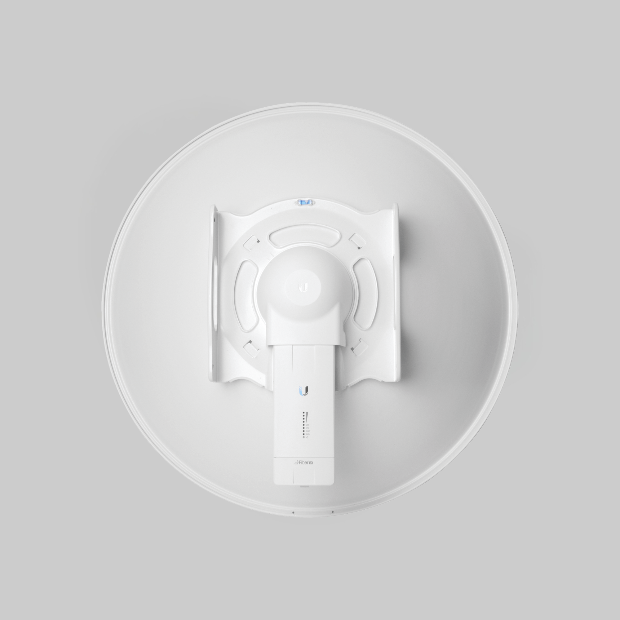 Parte trasera de antena Ubiquiti airFiber 5GHz con soporte metálico de montaje para backhaul profesional