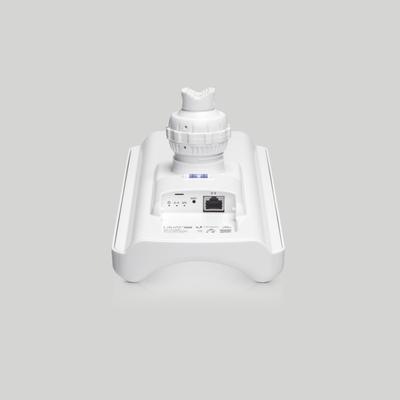 LiteAP GPS Ubiquiti detalle de puerto Ethernet y botones reset para configuración de estación base inalámbrica