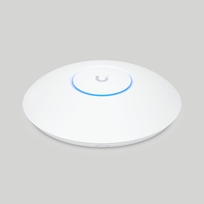 AP UniFi U7 Pro WiFi 7 blanco con luz LED azul, diseño compacto para oficinas y call centers