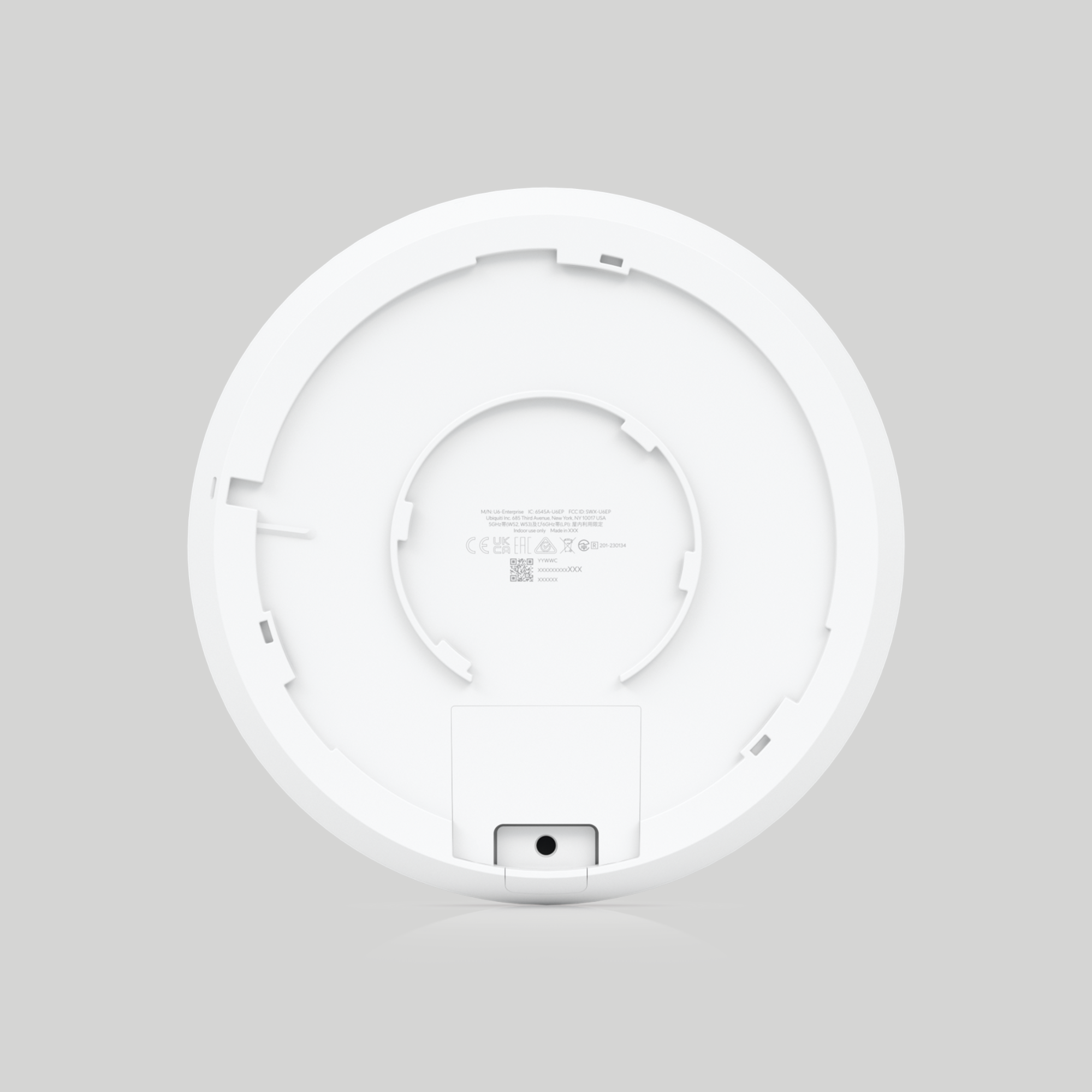 Base inferior del access point Ubiquiti U6 Enterprise con soporte para montaje en techo o pared