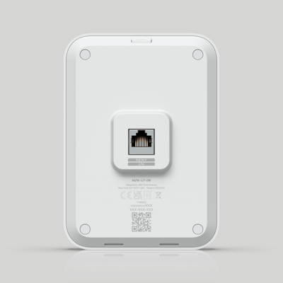 Parte trasera del Ubiquiti U7-IW con puerto PoE IN 2.5G para instalación de access point de pared