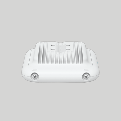 Parte trasera del UniFi U7 con disipador blanco y tornillos de montaje para instalación profesional