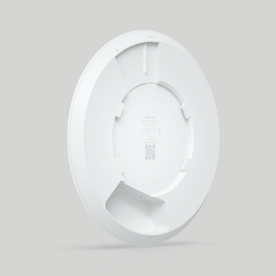 Parte trasera del Ubiquiti U7-LR con base circular y sistema de montaje para techo en oficinas