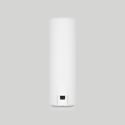 Parte trasera del access point Ubiquiti U6 Mesh con puerto Ethernet PoE para red empresarial estable