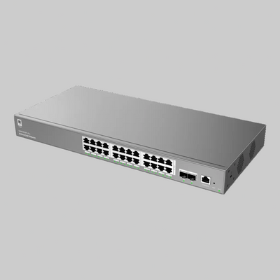 Switch PoE Grandstream GWN7803PL Pro en perspectiva con chasis gris, 24 puertos Gigabit y SFP+