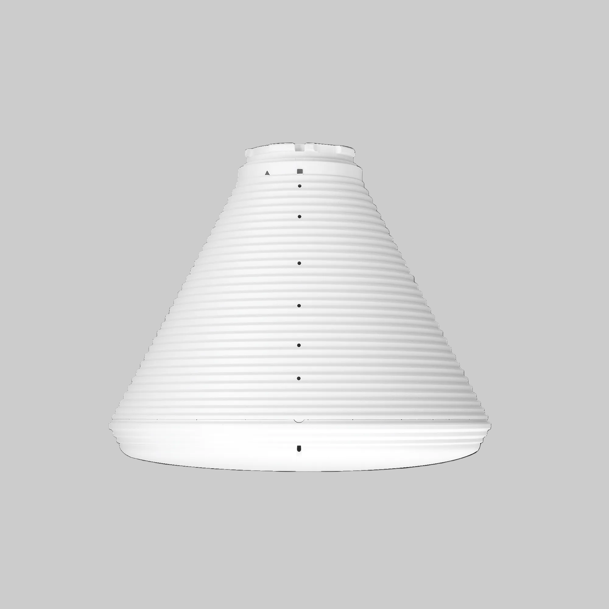 Antena horn Ubiquiti 5GHz perfil lateral diseño cónico con patrón direccional 30 grados para redes WISP