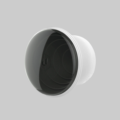 IsoStation airMAX AC IS-5AC vista frontal angular con radomo negro y carcasa blanca para enlaces inalámbricos 5GHz