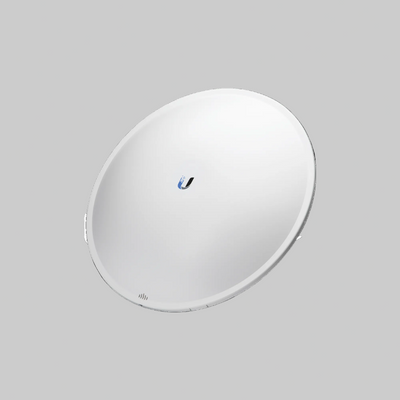 ubiquiti pbe-5ac-500 vista frontal con radomo integrado y plato blanco de 27 dbi para enlace punto a punto 5ghz