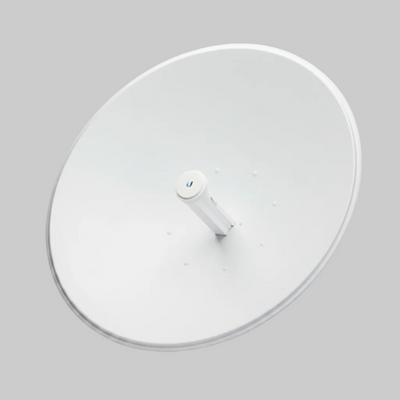powerbeam 5ac 620 ubiquiti vista frontal inclinada con plato 5ghz de largo alcance y alimentador central