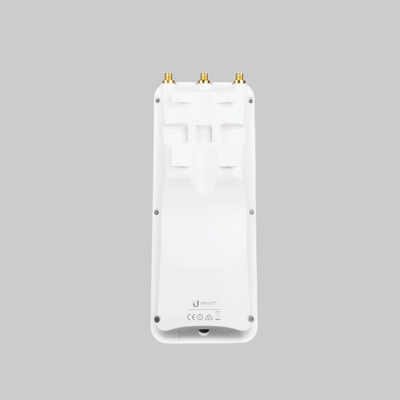 Puerto Ethernet Gigabit PoE en radio Ubiquiti Rocket AC Gen2 AirPrism para conexión estable en enlaces punto a punto