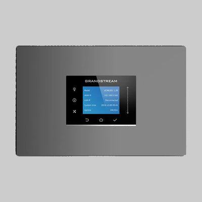 Conmutador IP Grandstream UCM6300A, vista frontal con pantalla LCD a color y botones táctiles