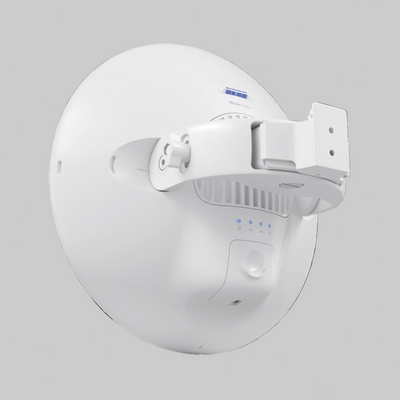 uisp wave nano vista posterior completa con soporte central y leds frontales para enlace ptp exterior