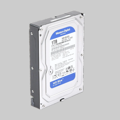 HDD SATA 1TB WD Blue 7200RPM en perspectiva lateral para instalación en computadora de escritorio