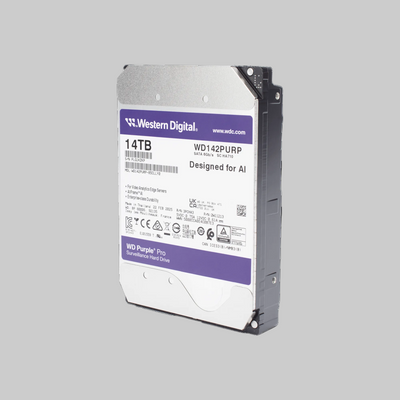 WD Purple Pro 14TB en ángulo mostrando carcasa metálica 3.5 pulgadas para sistemas DVR y NVR