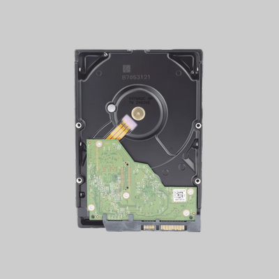 Interior disco duro WD Red 6TB componentes internos de precisión para almacenamiento seguro y rendimiento en NAS