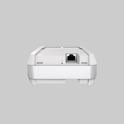 u7 pro wall vista inferior con puerto ethernet 2.5 gbe y diseño compacto para instalación mural
