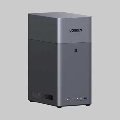 Servidor NAS UGREEN DH2300 de 2 bahías en color gris, vista frontal derecha con diseño compacto y ventilación lateral