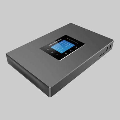 Conmutador IP Grandstream UCM6302 con pantalla LCD, ranura SD y dos puertos USB en el lateral