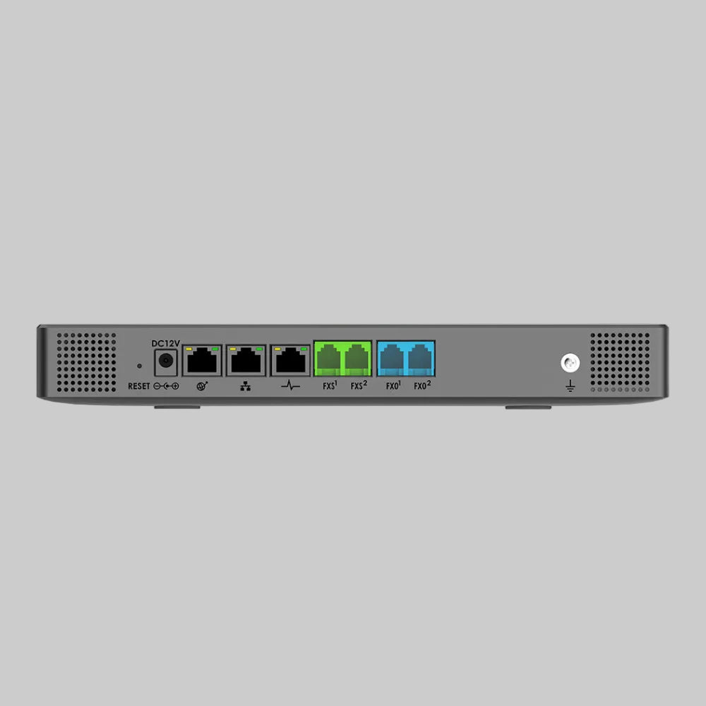 Panel trasero del Grandstream UCM6302: 3 puertos de red RJ45, 2 puertos FXS, 2 puertos FXO y entrada de 12 V