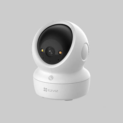 cámara wifi EZVIZ 8MP interior color blanco con lente negro diseño compacto para vigilancia hogar